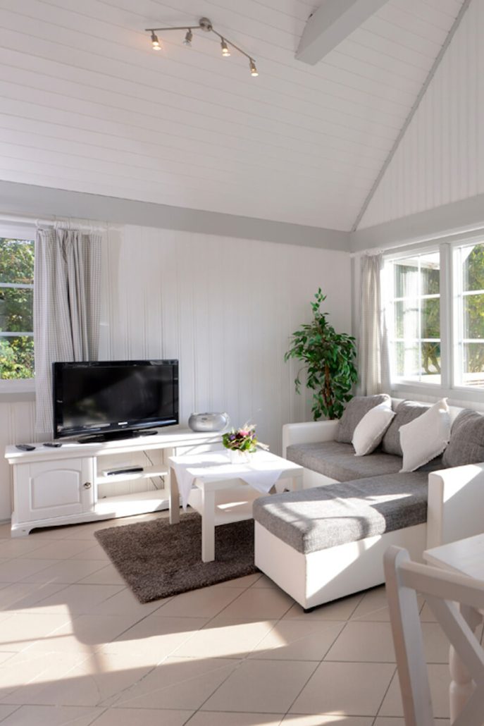 Sofagarnitur mit TV im Schwedenhaus