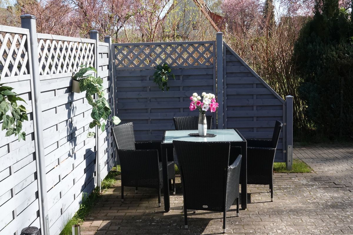 Terrasse mit Sitzgruppe an der Ferienwohnung Sophia