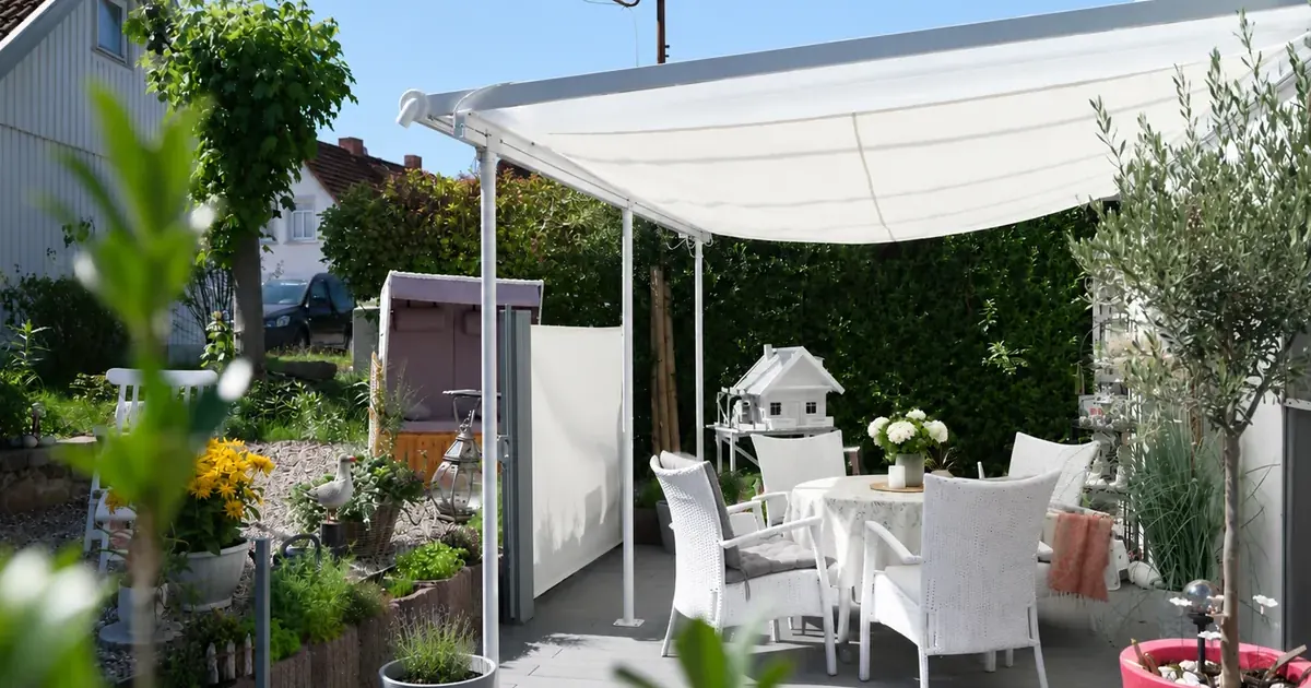 Terrasse mit Sitzbereich am Haus Oase