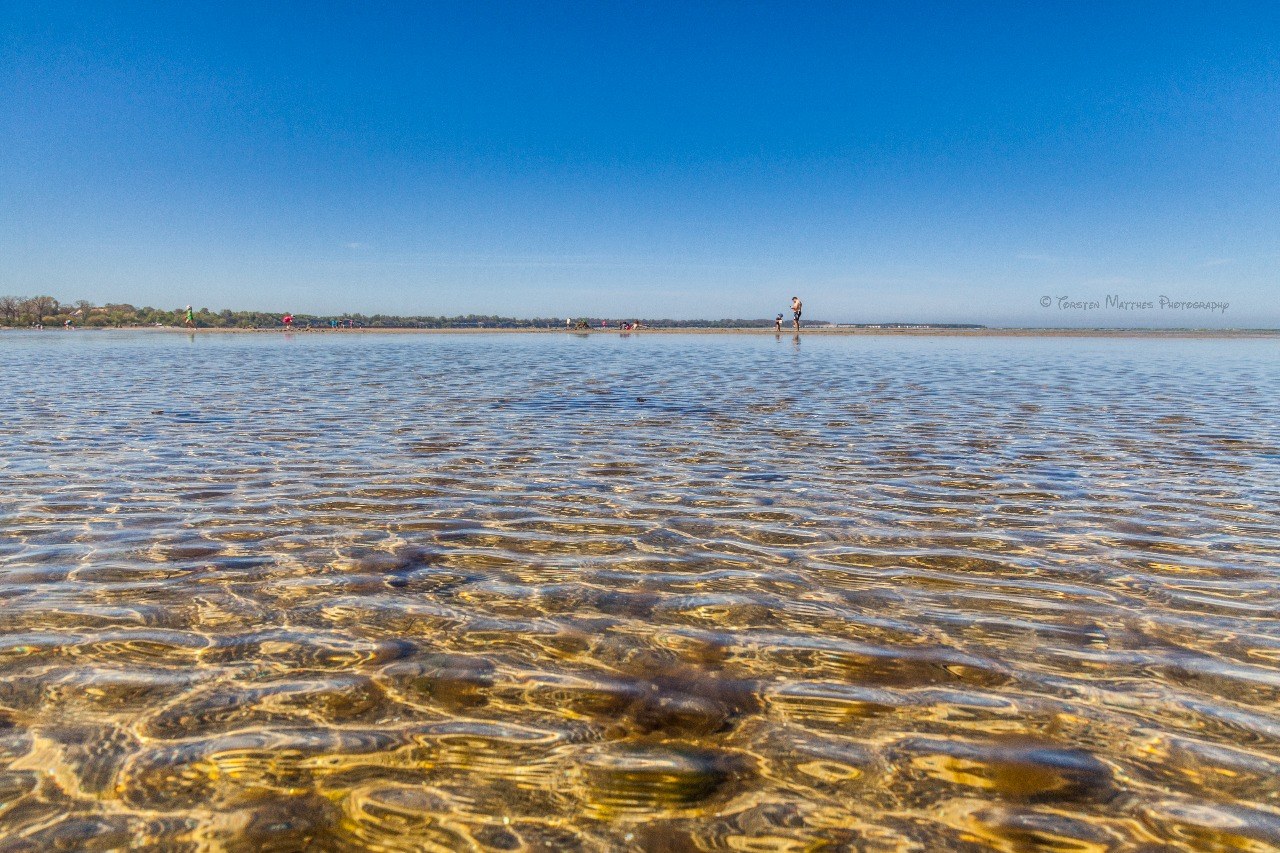 Klares Ostseewasser am Strand von Boltenhagen